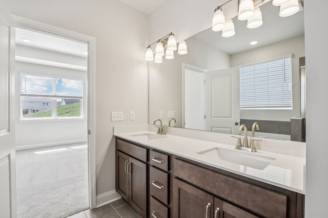 1088 Large Poppy Dr, La Vergne, TN 37086