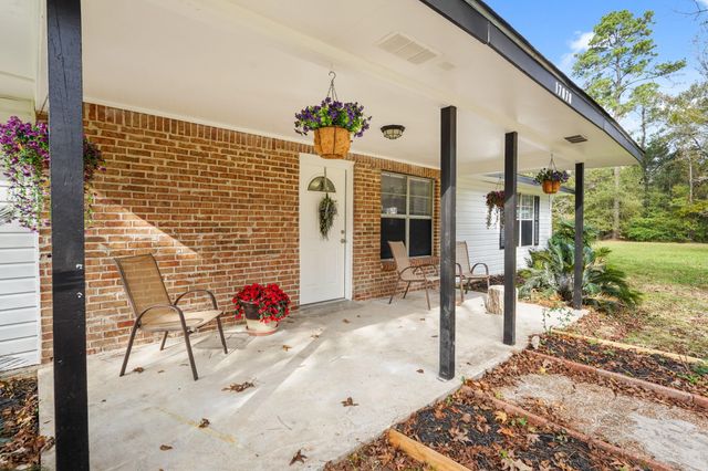 17078 Oak Grove Lane, New Caney, TX 77357