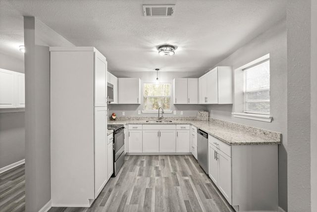 17078 Oak Grove Lane, New Caney, TX 77357