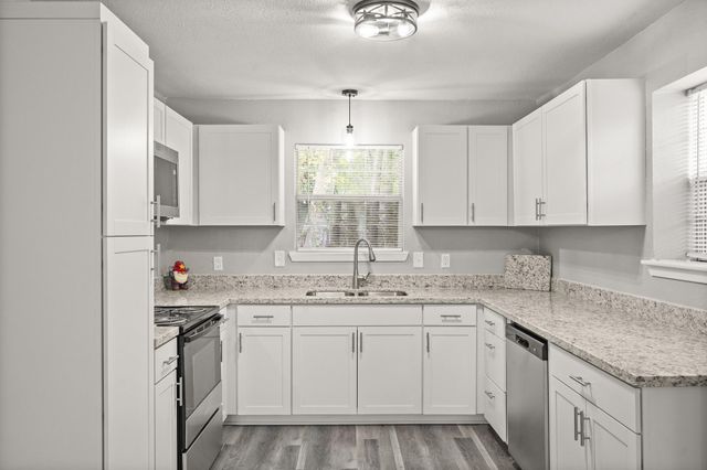 17078 Oak Grove Lane, New Caney, TX 77357