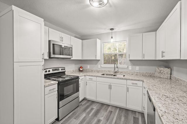 17078 Oak Grove Lane, New Caney, TX 77357