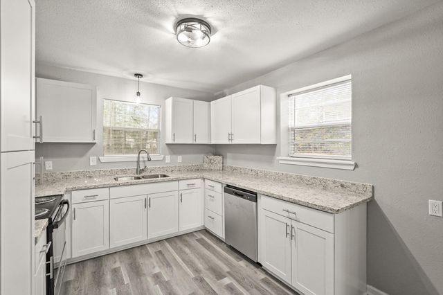 17078 Oak Grove Lane, New Caney, TX 77357