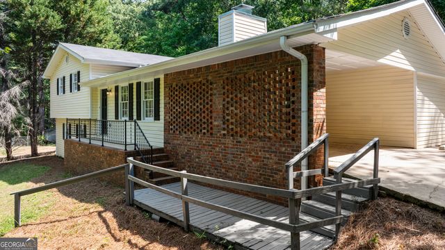 134 N Lake Drive, Lagrange, GA 30240