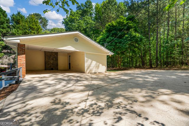 134 N Lake Drive, Lagrange, GA 30240