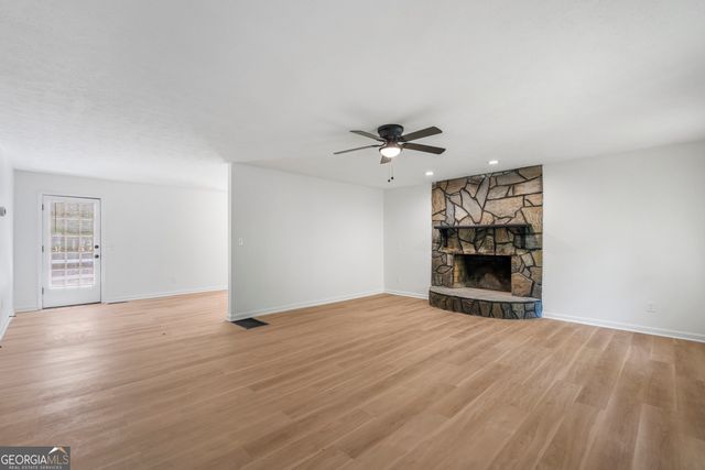 134 N Lake Drive, Lagrange, GA 30240