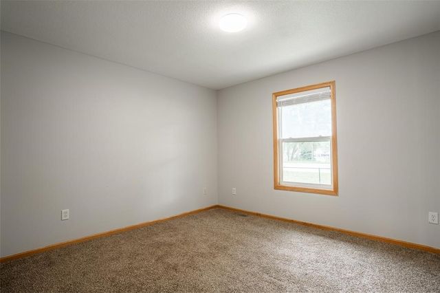 525 SE 9th Street, Des Moines, IA 50309