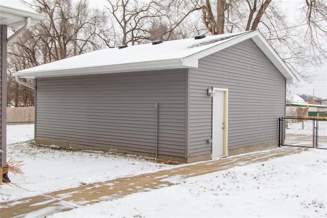 525 SE 9th Street, Des Moines, IA 50309