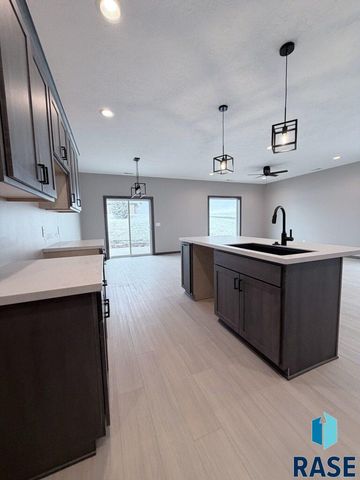 1104 S 6th Ave Avenue, Rock Rapids, IA 51246