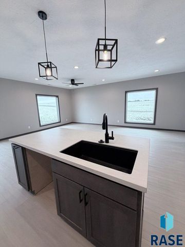 1104 S 6th Ave Avenue, Rock Rapids, IA 51246