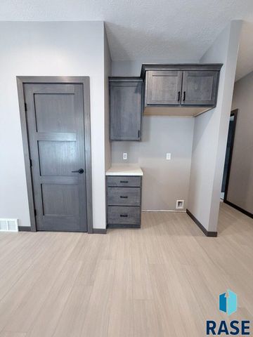 1104 S 6th Ave Avenue, Rock Rapids, IA 51246