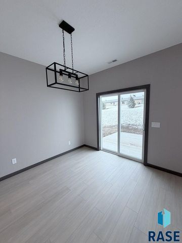 1104 S 6th Ave Avenue, Rock Rapids, IA 51246