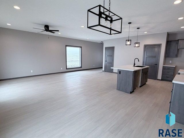 1104 S 6th Ave Avenue, Rock Rapids, IA 51246