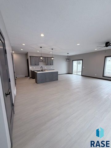 1104 S 6th Ave Avenue, Rock Rapids, IA 51246