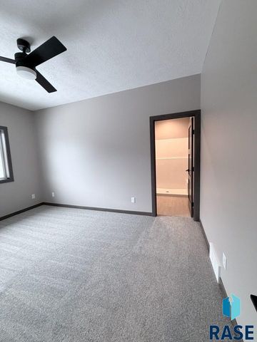 1104 S 6th Ave Avenue, Rock Rapids, IA 51246