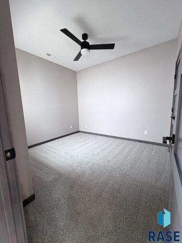 1104 S 6th Ave Avenue, Rock Rapids, IA 51246