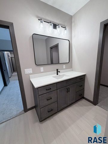 1104 S 6th Ave Avenue, Rock Rapids, IA 51246