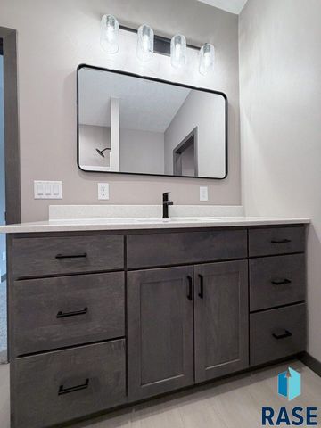 1104 S 6th Ave Avenue, Rock Rapids, IA 51246