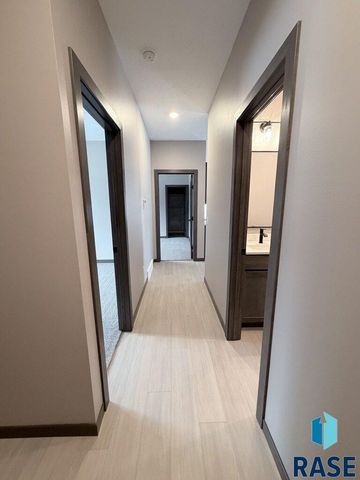 1104 S 6th Ave Avenue, Rock Rapids, IA 51246