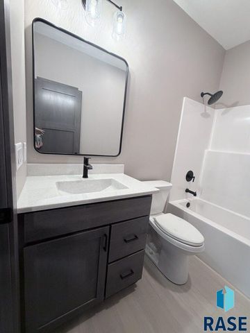 1104 S 6th Ave Avenue, Rock Rapids, IA 51246