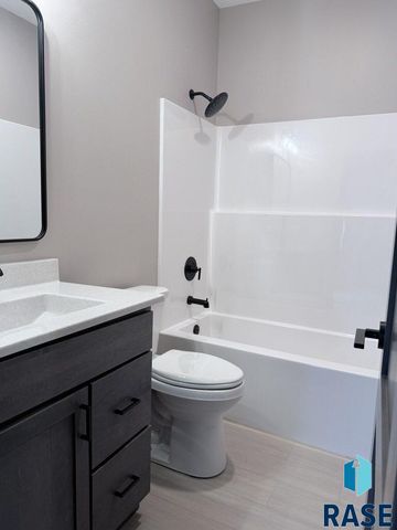 1104 S 6th Ave Avenue, Rock Rapids, IA 51246