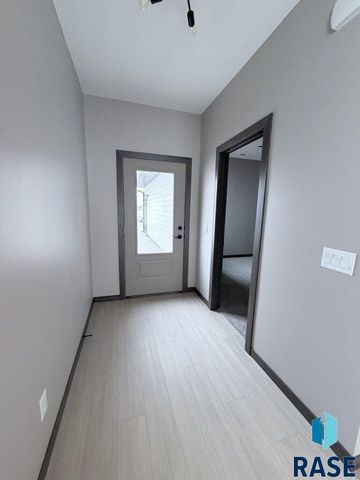 1104 S 6th Ave Avenue, Rock Rapids, IA 51246