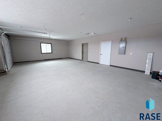 1104 S 6th Ave Avenue, Rock Rapids, IA 51246