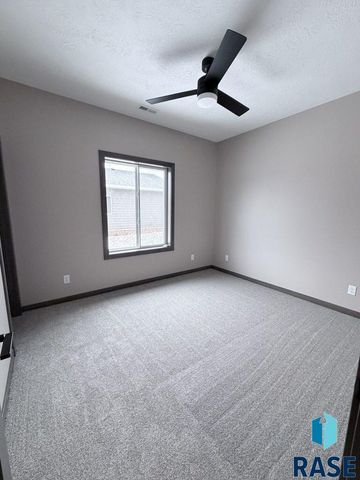 1104 S 6th Ave Avenue, Rock Rapids, IA 51246