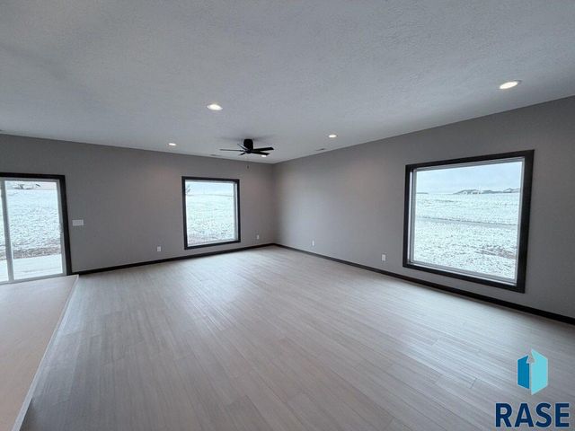 1104 S 6th Ave Avenue, Rock Rapids, IA 51246