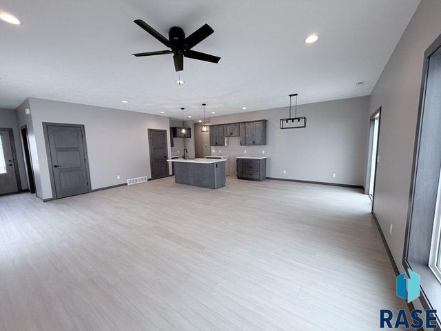 1104 S 6th Ave Avenue, Rock Rapids, IA 51246