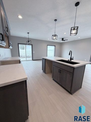 1104 S 6th Ave Avenue, Rock Rapids, IA 51246