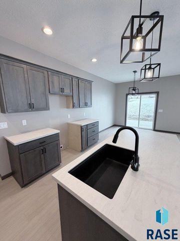 1104 S 6th Ave Avenue, Rock Rapids, IA 51246