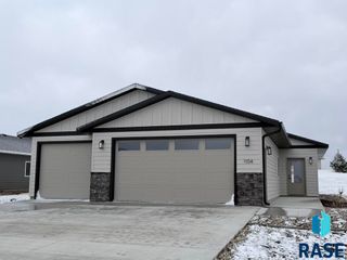 1104 S 6th Ave Avenue, Rock Rapids, IA 51246