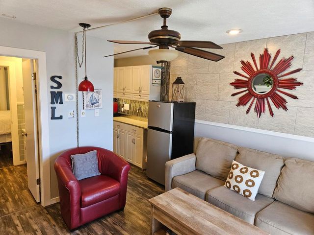 1085 Bluewater Dr Unit 116, Moneta, VA 24121