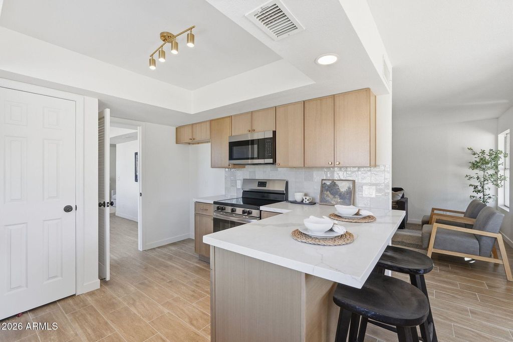 Image 14 of property listing at 4574 E CORRAL Road, Phoenix, AZ 85044