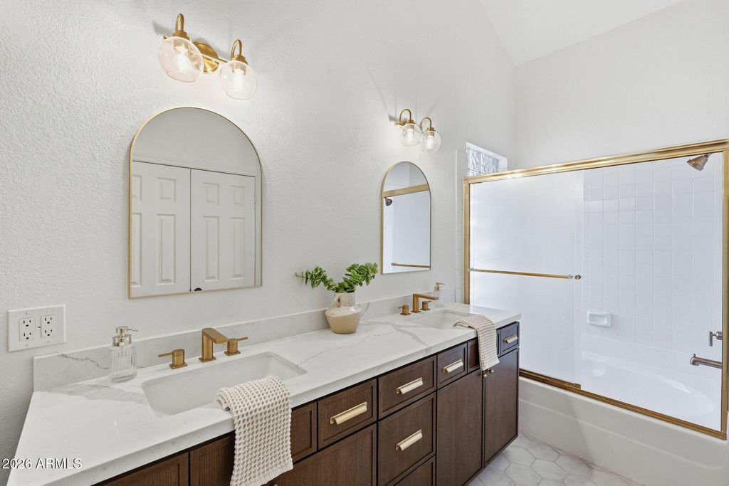 Image 29 of property listing at 4574 E CORRAL Road, Phoenix, AZ 85044