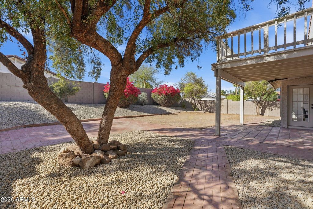 Image 40 of property listing at 4574 E CORRAL Road, Phoenix, AZ 85044