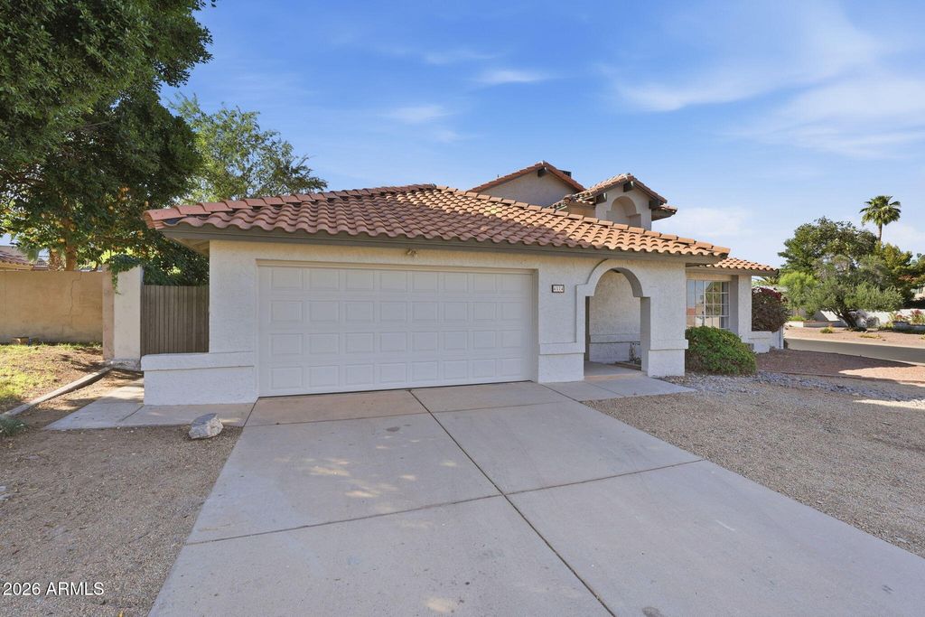 Image 5 of property listing at 4574 E CORRAL Road, Phoenix, AZ 85044