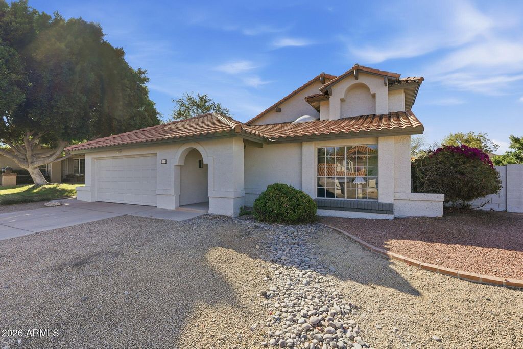 Image 6 of property listing at 4574 E CORRAL Road, Phoenix, AZ 85044