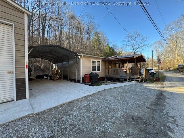 122 Terrace Lane, Alum Creek, WV 25003