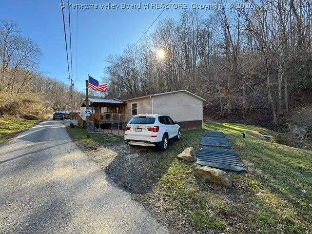 122 Terrace Lane, Alum Creek, WV 25003