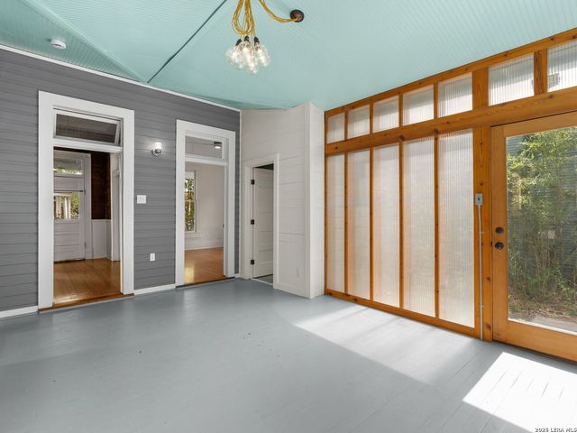 318 Sadie Street, San Antonio, TX 78210