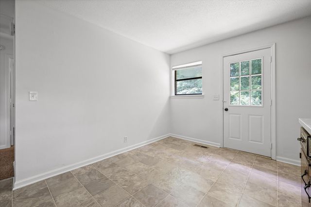 555 E Garden Farm Road, Rossville, GA 30741