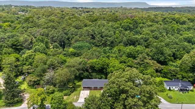 555 E Garden Farm Road, Rossville, GA 30741
