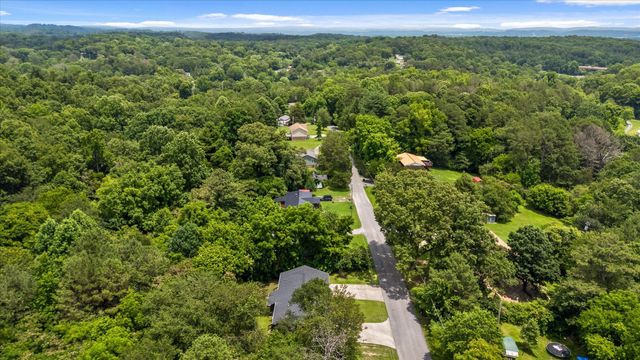 555 E Garden Farm Road, Rossville, GA 30741