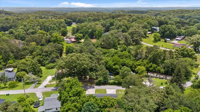 555 E Garden Farm Road, Rossville, GA 30741