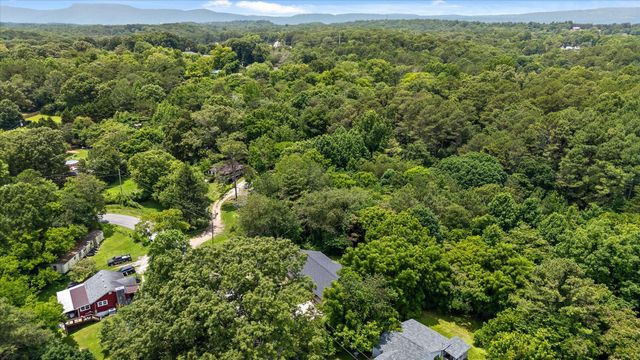 555 E Garden Farm Road, Rossville, GA 30741
