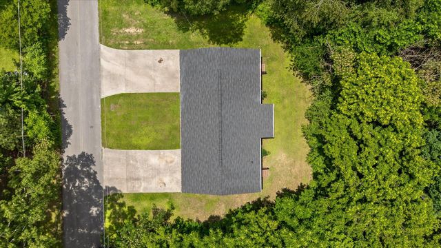 555 E Garden Farm Road, Rossville, GA 30741