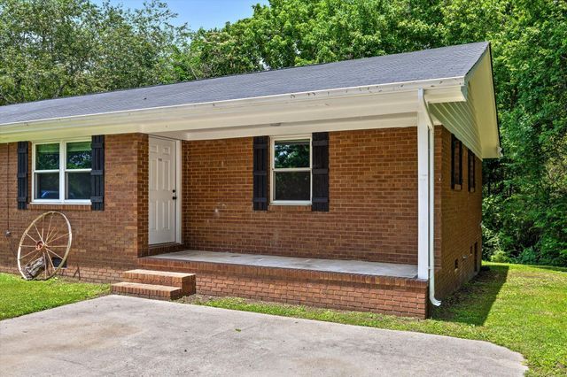 555 E Garden Farm Road, Rossville, GA 30741