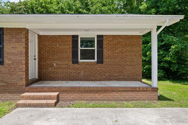 555 E Garden Farm Road, Rossville, GA 30741