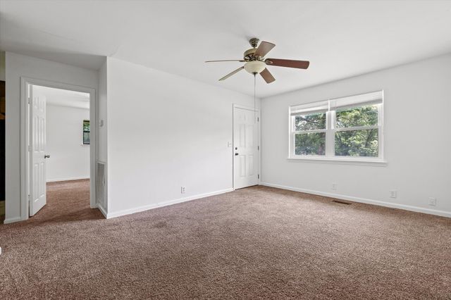 555 E Garden Farm Road, Rossville, GA 30741